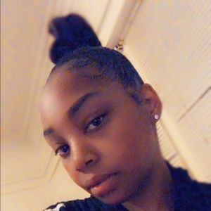 Meet your Posher, Nikia